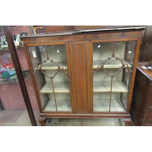 1046 - MAHOGANY DISPLAY CABINET