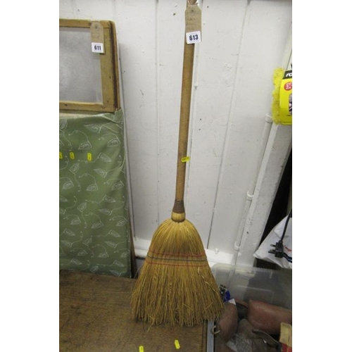 613 - BROOM STICK