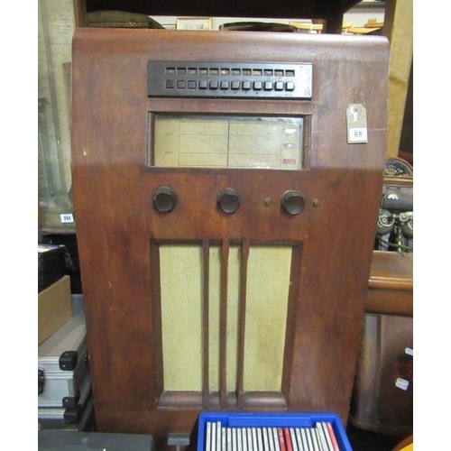 68 - LARGE 1940S RADIO