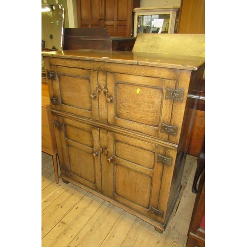 899 - OAK CUPBOARD