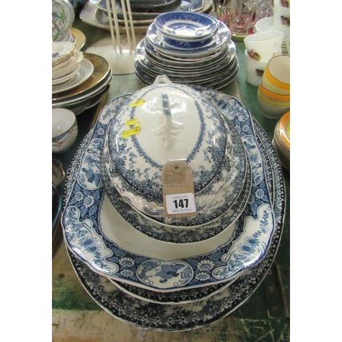 147 - QUANTITY OF BLUE AND WHITE CERAMICS