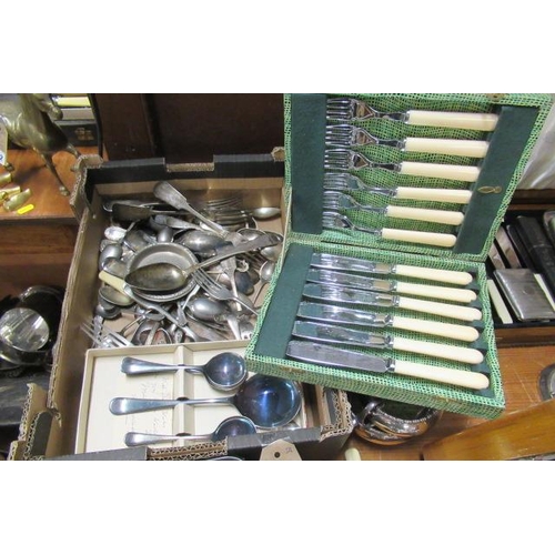 376 - BOX OF CUTLERY INCLUDING CASED FISH EATERS