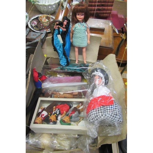 473 - BOX OF SMALL DOLLS