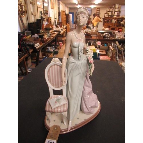 661 - LLADRO LADY