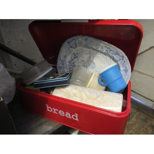 697 - BREAD BIN AND CONTENTS