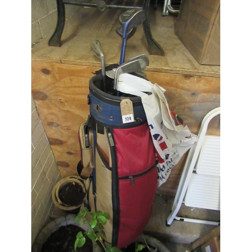 724 - GOLF CLUBS WITH BAG AND SHOES SIZE 7