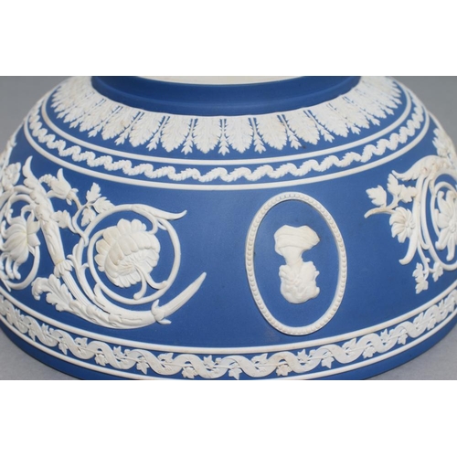 52 - A WEDGWOOD BLUE JASPER DIP BOWL, 1992, to commemorate the 40th Anniversary of the succession to the ... 