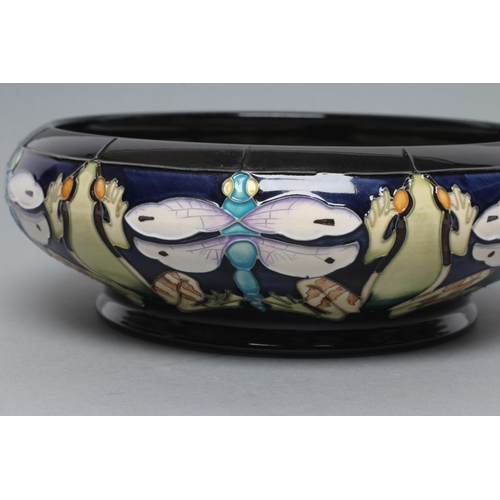 76 - A MOORCROFT POTTERY 