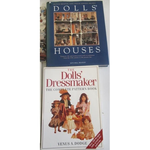 164 - A collection of doll and doll house books (8) (Est. plus 21% premium inc. VAT)