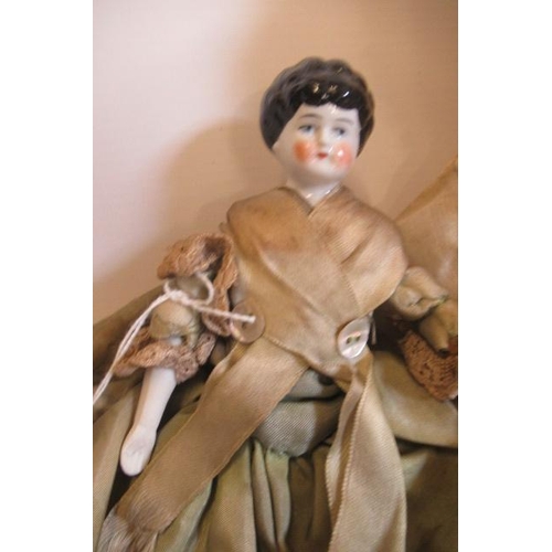 208 - A collection of dolls, comprising a 9 1/4