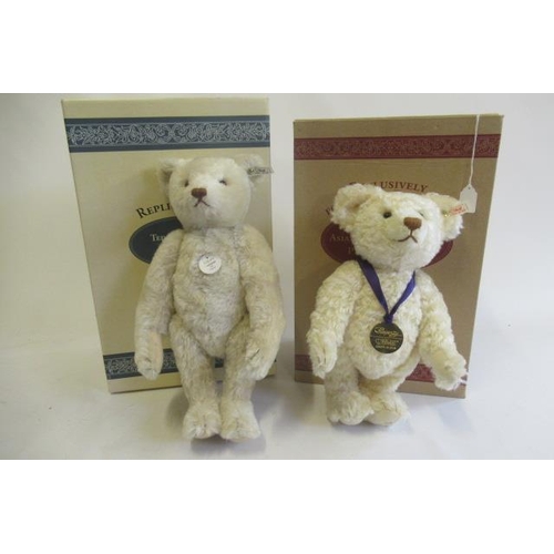 252 - Two boxed Steiff teddy bears, comprising a 35cm Asian bear and a 40cm 1921 replica bear (Est. plus 2... 