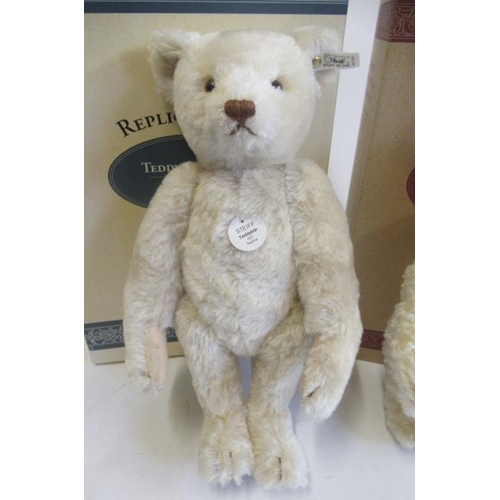 252 - Two boxed Steiff teddy bears, comprising a 35cm Asian bear and a 40cm 1921 replica bear (Est. plus 2... 