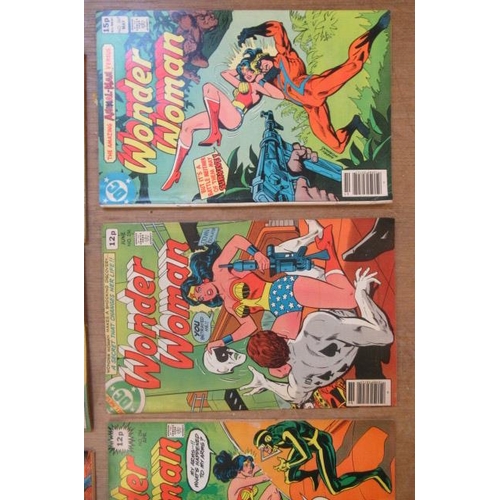 298 - 5 Marvel & DC female super hero comics, comprising The Savage She-Hulk no.3, 4, 6, 7, 9, and 10, Bew... 