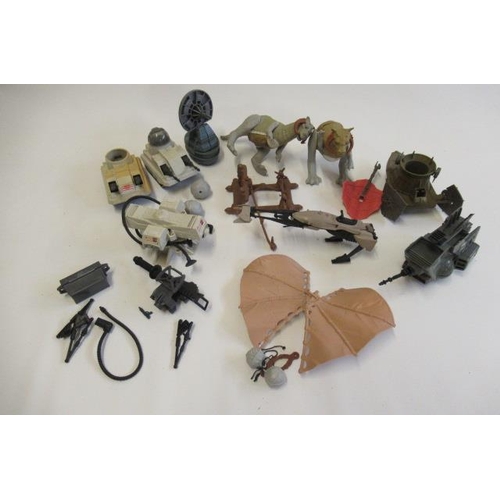 372 - Star Wars accessories including Tanks, Speeder and Tauntauns, F-G (Est. plus 21% premium inc. VAT)