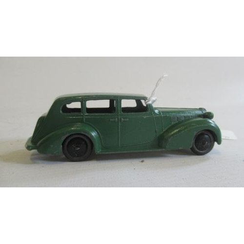 614 - A Dinky pre war Packard saloon in green, F-G (Est. plus 21% premium inc. VAT)