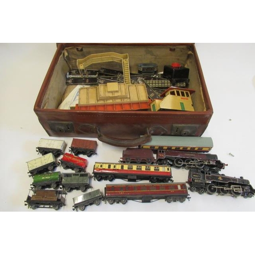 633 - Playworn Hornby Dublo 3-Rail rolling stock, track and accessories, F-P (Est. plus 21% premium inc. V... 