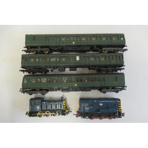 656 - Lima three car D.M.U. in B.R. green, Class 08 in B.R. blue and Class 03 in B.R. blue, F-G (Est. plus... 