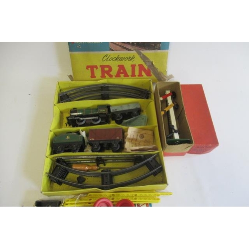 738 - Hornby clockwork No 30 Goods Set and No 2 Signal, boxed F, and a small quantity of plastic Meccano p... 