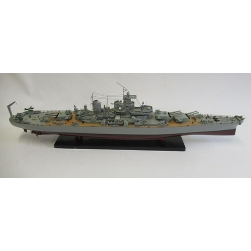 752 - A well made model of the United States of America Navy Battleship Missouri, approximately 1:200 scal... 