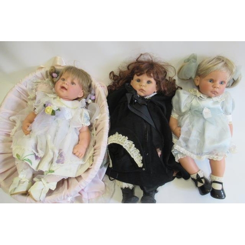 82 - Three Lee Middleton Reva dolls, all with open blue eyes, largest 22