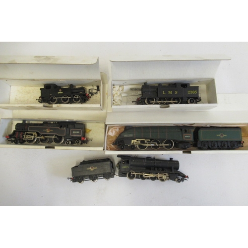 653 - Wrenn 0-6-0 B.R. tank (damage to bodywork), a W2215 0-6-02 L.M.S. tank, boxed G, W2218 2-6-4 tank, b... 