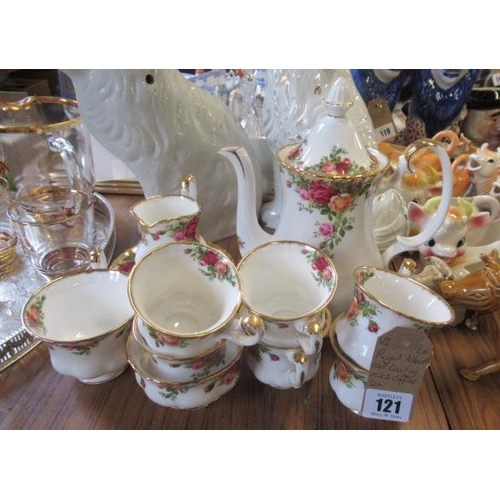 121 - ROYAL ALBERT OLD COUNTRY ROSES COFFEE WARE