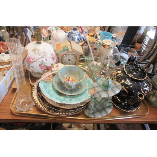 151 - TRAY OF CERAMICS AND GLASS INCLUDING TABLE LAMP