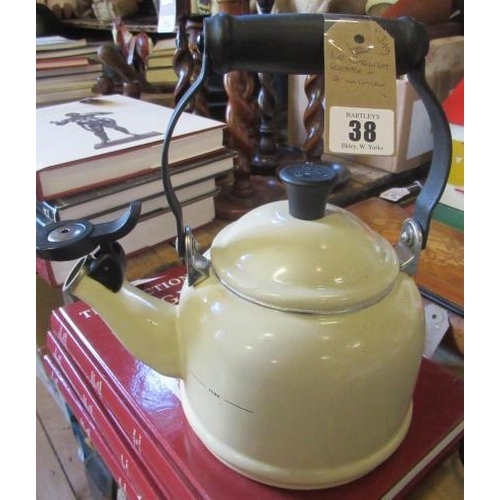 38 - LE CRUESET KETTLE AND PORKERT MINCER