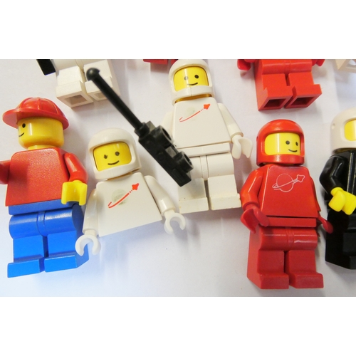 337 - Lego and Lego Sets from the 1970's including Set 8 and 20, parts for space cruiser and moon base, to... 