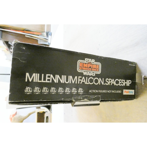 409 - Palitoy Millenium Falcon Spaceship with battle Alert with sticker sheet and instructions, box F-G, m... 