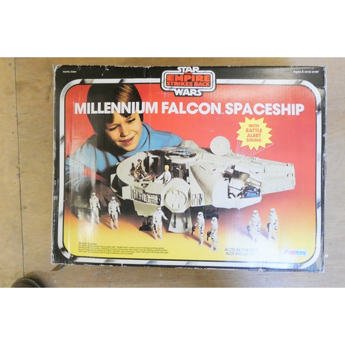 409 - Palitoy Millenium Falcon Spaceship with battle Alert with sticker sheet and instructions, box F-G, m... 