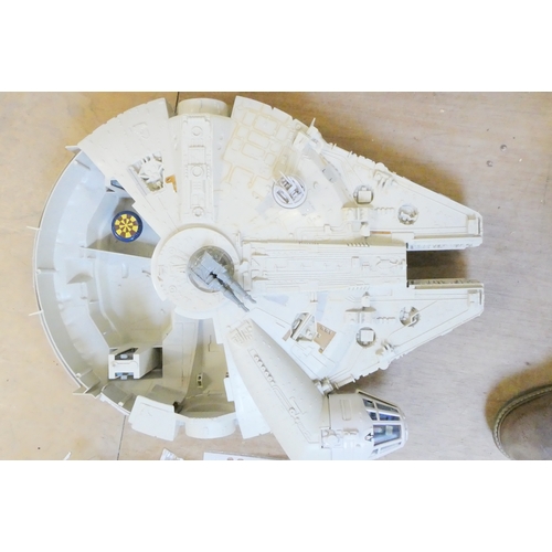 409 - Palitoy Millenium Falcon Spaceship with battle Alert with sticker sheet and instructions, box F-G, m... 