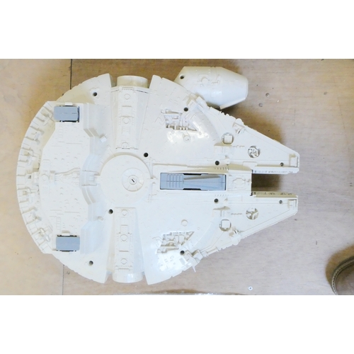 409 - Palitoy Millenium Falcon Spaceship with battle Alert with sticker sheet and instructions, box F-G, m... 