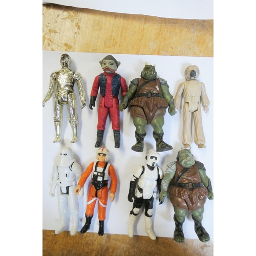 371 - A large quantity of early Star Wars figures, some items have playworn damage or minor parts missing,... 