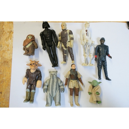 371 - A large quantity of early Star Wars figures, some items have playworn damage or minor parts missing,... 