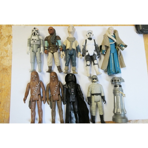 371 - A large quantity of early Star Wars figures, some items have playworn damage or minor parts missing,... 