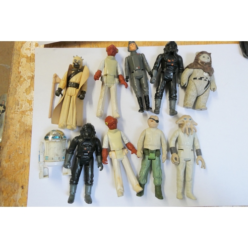 371 - A large quantity of early Star Wars figures, some items have playworn damage or minor parts missing,... 