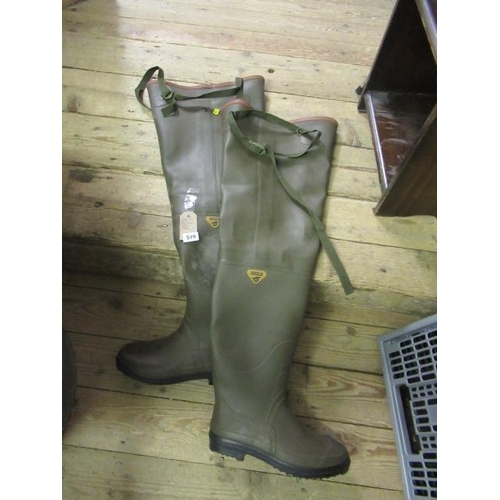 519 - PAIR OF SIZE 41 WADERS