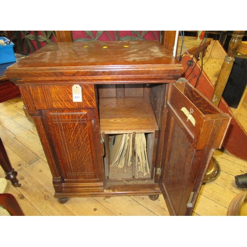 821 - GRAMOPHONE CABINET WITH RECORDS