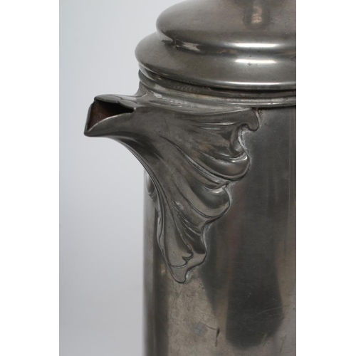 286 - A PEWTER KNOPPED TAPPIT HEN, late 18th century, Scottish pint capacity, of typical shouldered form w... 