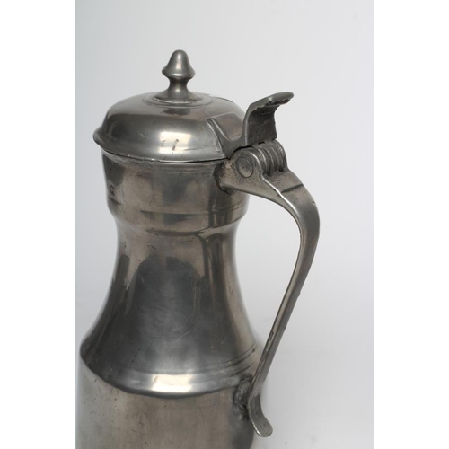 286 - A PEWTER KNOPPED TAPPIT HEN, late 18th century, Scottish pint capacity, of typical shouldered form w... 