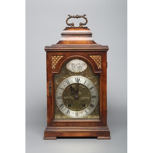 567 - A WALNUT CASED BRACKET CLOCK, early 20th century, the twin barrel movement with anchor escapement st... 