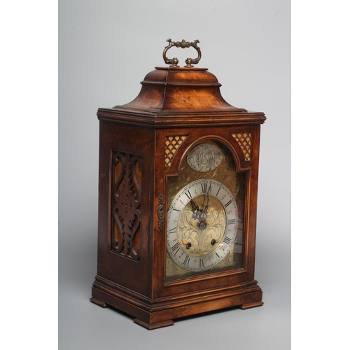 567 - A WALNUT CASED BRACKET CLOCK, early 20th century, the twin barrel movement with anchor escapement st... 