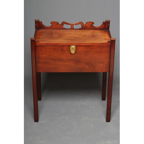 618 - AN EDWARDIAN MAHOGANY BEDSIDE CABINET, c.1900, of shallow oblong form, the tray top with wavy edged ... 