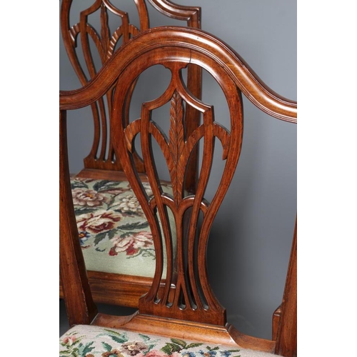 631 - A SET OF FOUR GEORGIAN MAHOGANY DINING CHAIRS, late 18th century, the arched top rail over pierced l... 