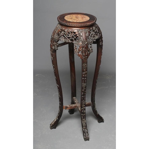 641 - A CHINESE HARDWOOD JARDINIERE STAND, c.1900, the beaded edge circular top with veined red marble ins... 