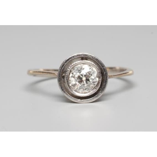 221 - A SOLITAIRE DIAMOND RING, the round brilliant cut stone of approximtely 0.5cts, collet set to a doub... 