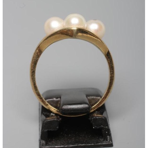 224 - A PEARL DRESS RING, the four cultured pearls 