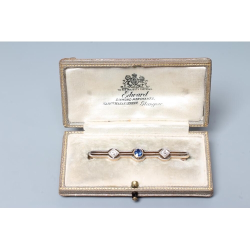 258 - AN EDWARDIAN SAPPHIRE AND DIAMOND BROOCH, the central facet cut sapphire open back collet set to a k... 