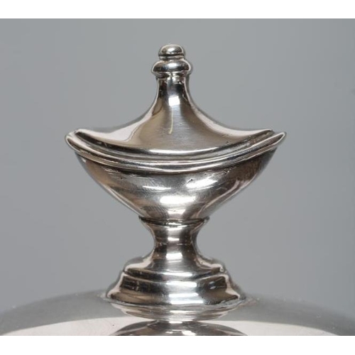 99 - AN EPNS SOUP TUREEN AND COVER, early 20th century, of oval form with reeded loop handles on a swept ... 